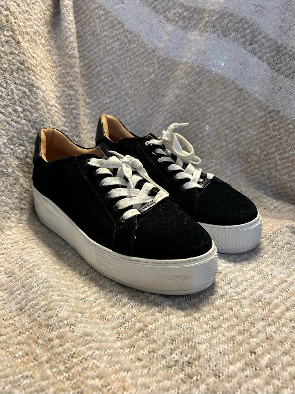 WJ/Slides Women's Black Platform Sneakers with White Sole and Laces EUC